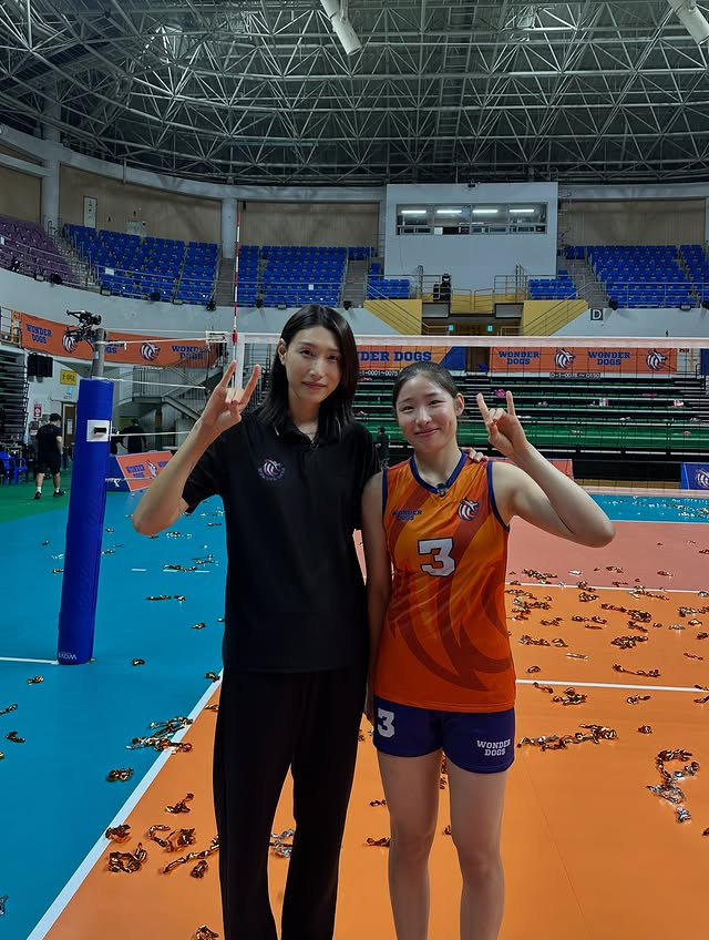 Улсын начин М.Жамьянпүрэвийн охин Ж.Энхсоёл буюу inkushi БНСУ-ын волейболын спортод од болон гялалзаж байна